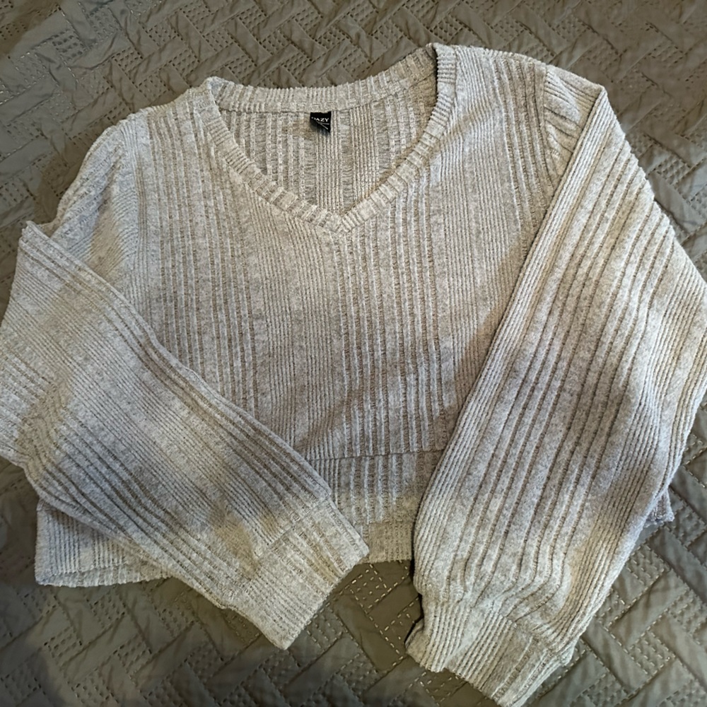 DAZY bishop sleeve crop sweater